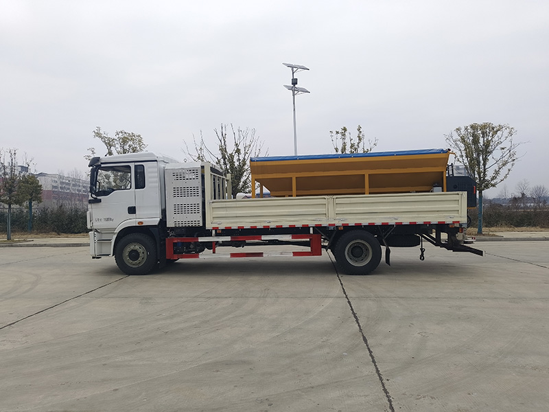 陕汽除雪车