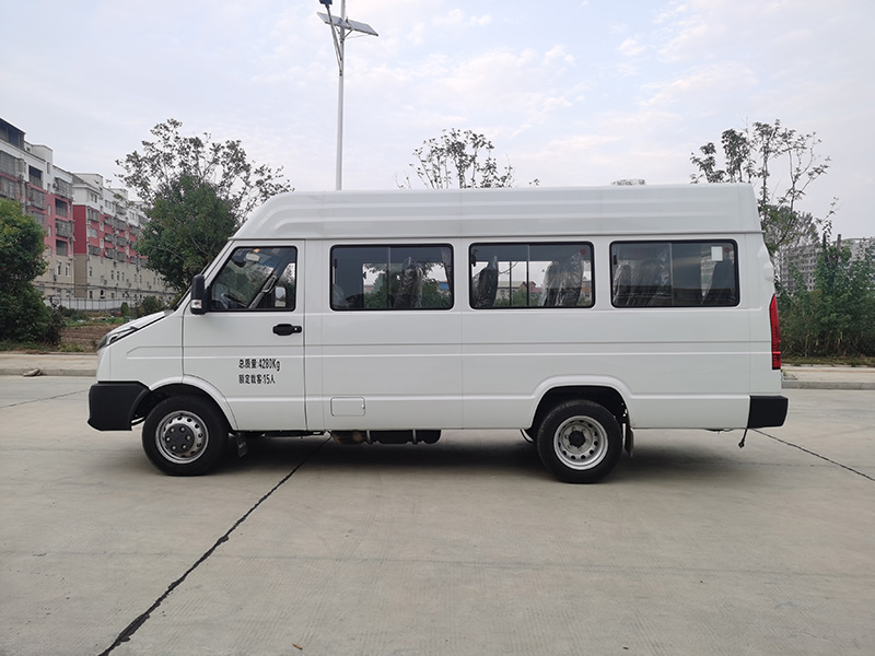 依维柯运兵车