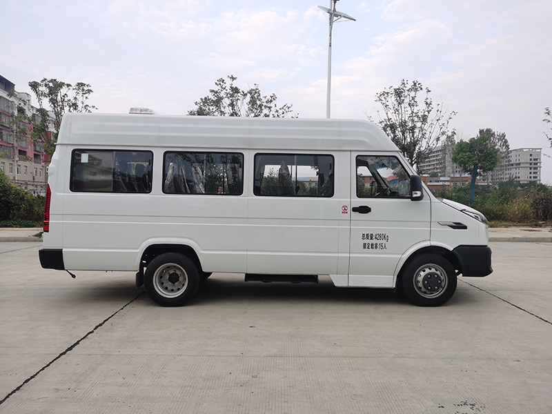 依维柯运兵车