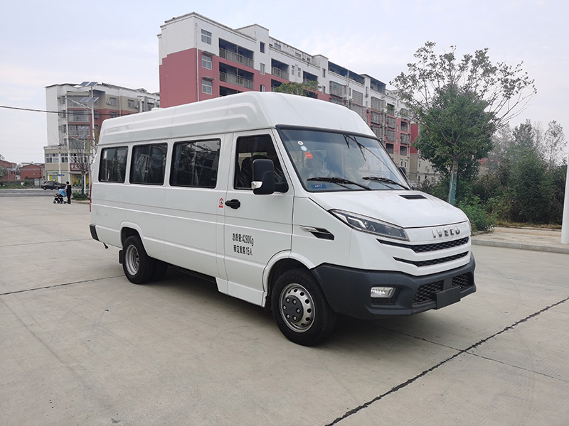 依维柯运兵车