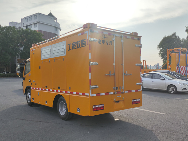 小多利卡救险车