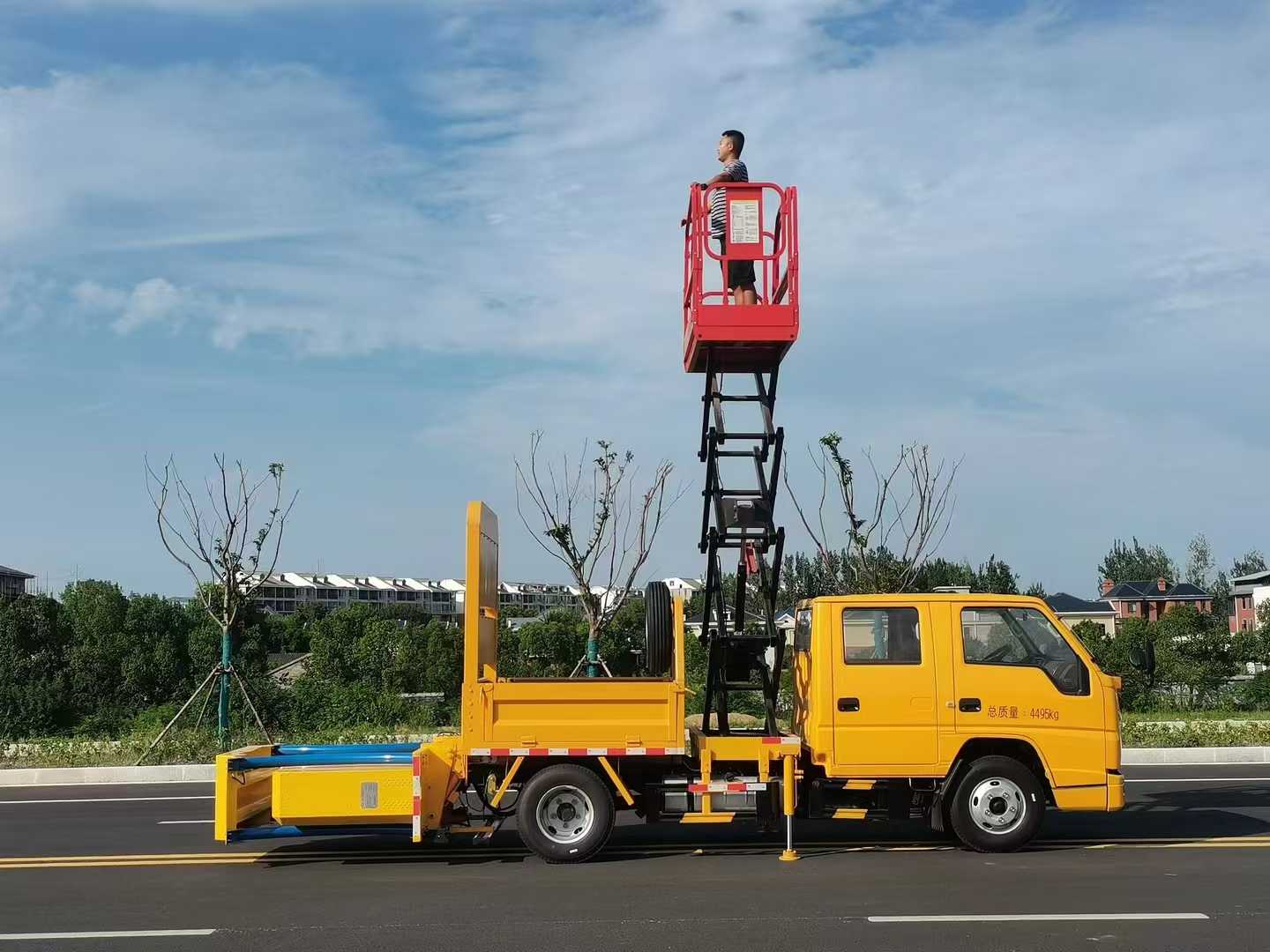 蓝牌江铃双排座防撞车